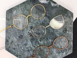 www.carolineabram.com