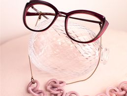 www.carolineabram.com