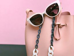 www.carolineabram.com